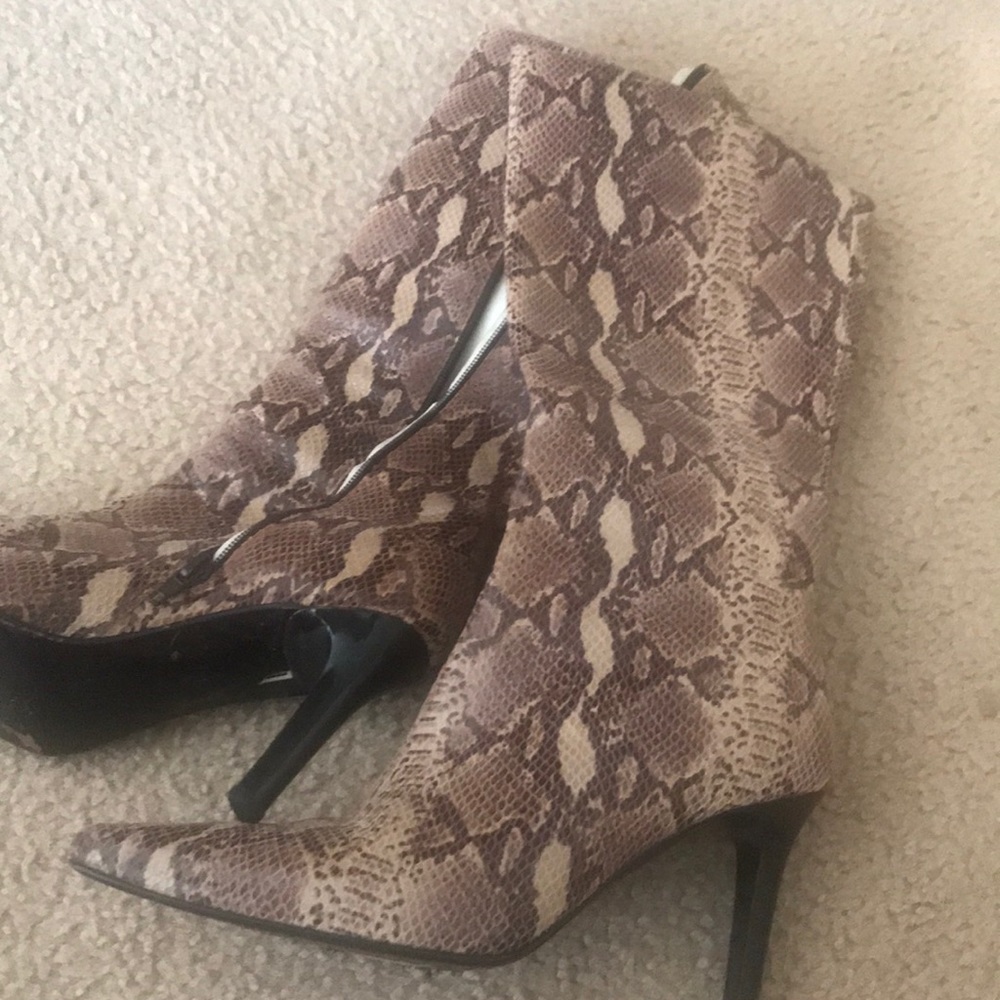 ABS Schwartz Snake skin boots